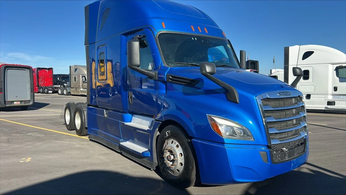 2022 Freightliner Cascadia — photo 3