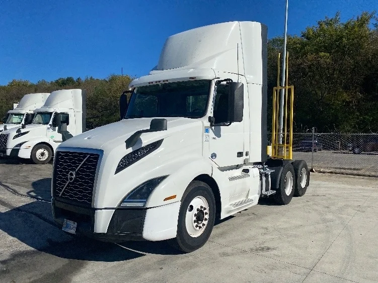 2020 Volvo VNL 300 - image 3