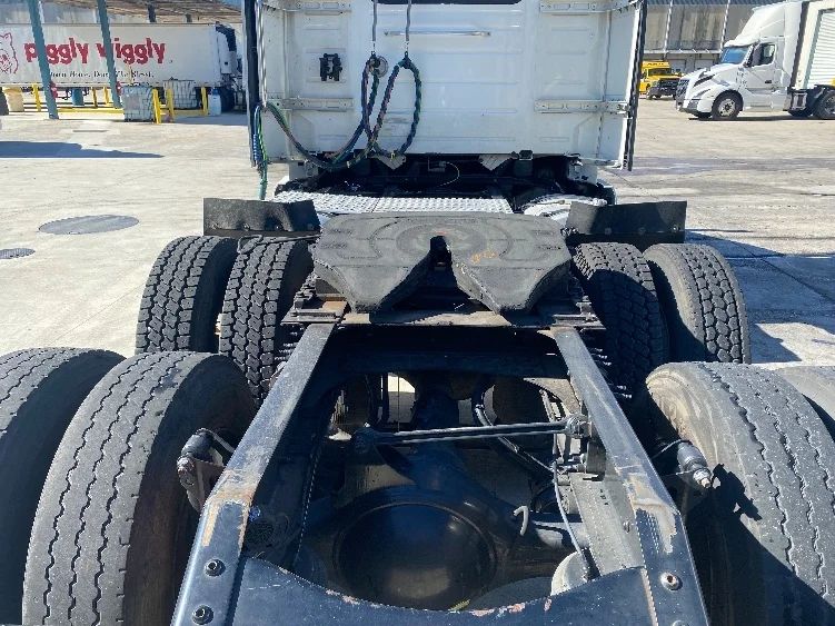 2020 Volvo VNL 300 - image 6