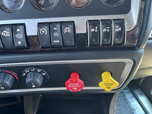 2027 Kenworth W900 in Topeka, KS — photo 33
