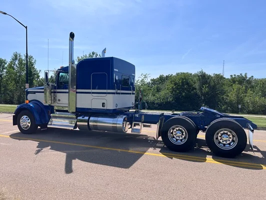 2027 Kenworth W900 in Topeka, KS — photo 14
