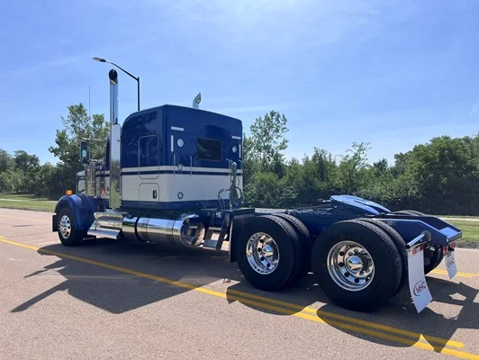 2027 Kenworth W900 in Topeka, KS — photo 13