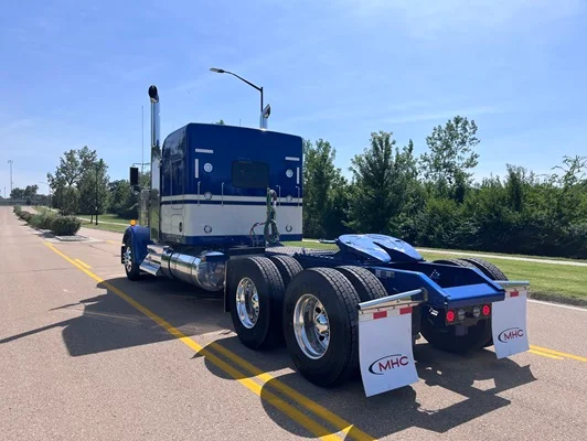 2027 Kenworth W900 in Topeka, KS — photo 12
