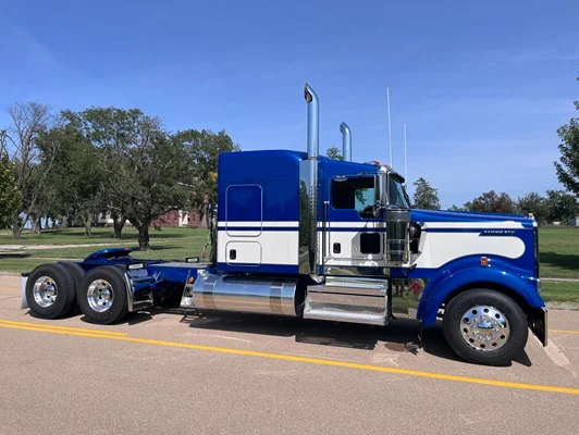 2027 Kenworth W900 in Topeka, KS — photo 9