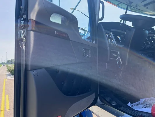 2027 Kenworth W900 in Topeka, KS — photo 48