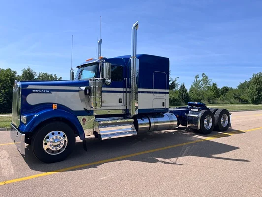 2027 Kenworth W900 in Topeka, KS — photo 16