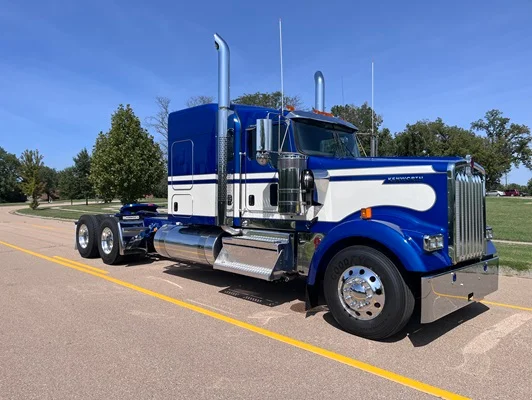 2027 Kenworth W900 in Topeka, KS — photo 8