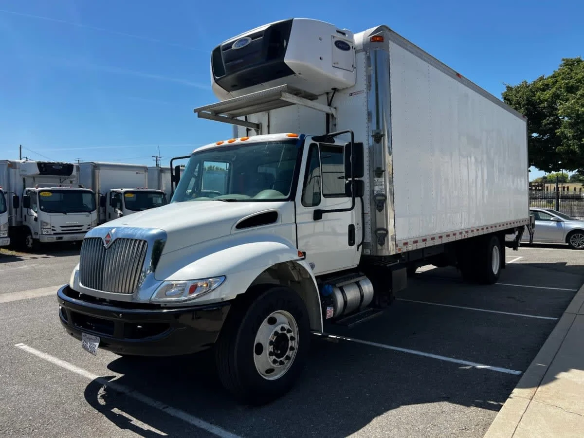 2017 International 4300 in West Sacramento, CA — photo 3