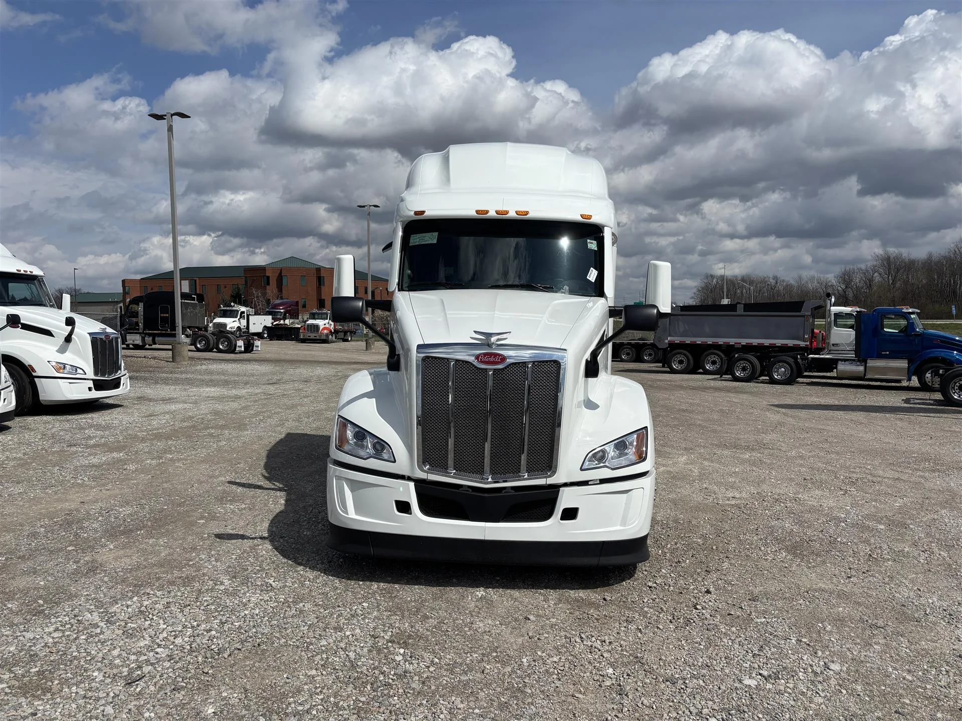 2027 Peterbilt 579 in Canton, OH — photo 3