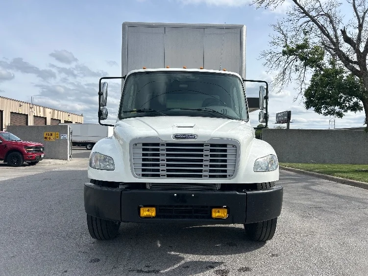 2017 Freightliner eM2 in Kansas City, MO — photo 2