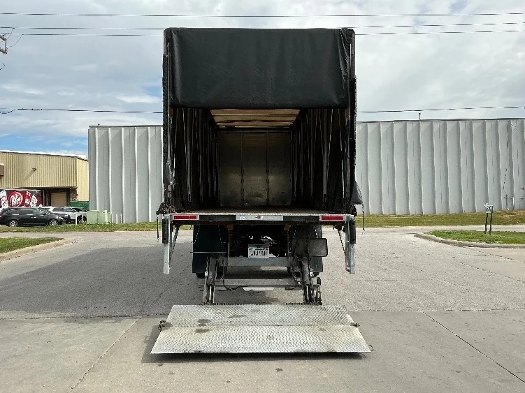 2017 Freightliner eM2 in Kansas City, MO — photo 9