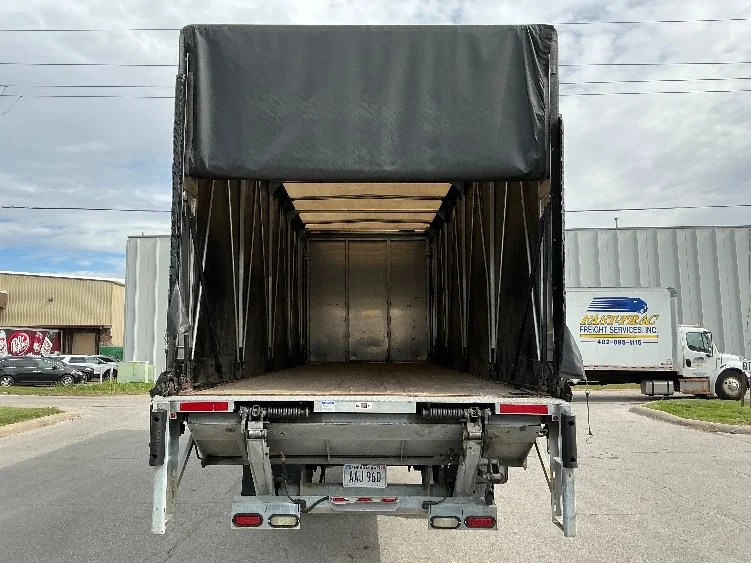 2017 Freightliner eM2 in Kansas City, MO — photo 8