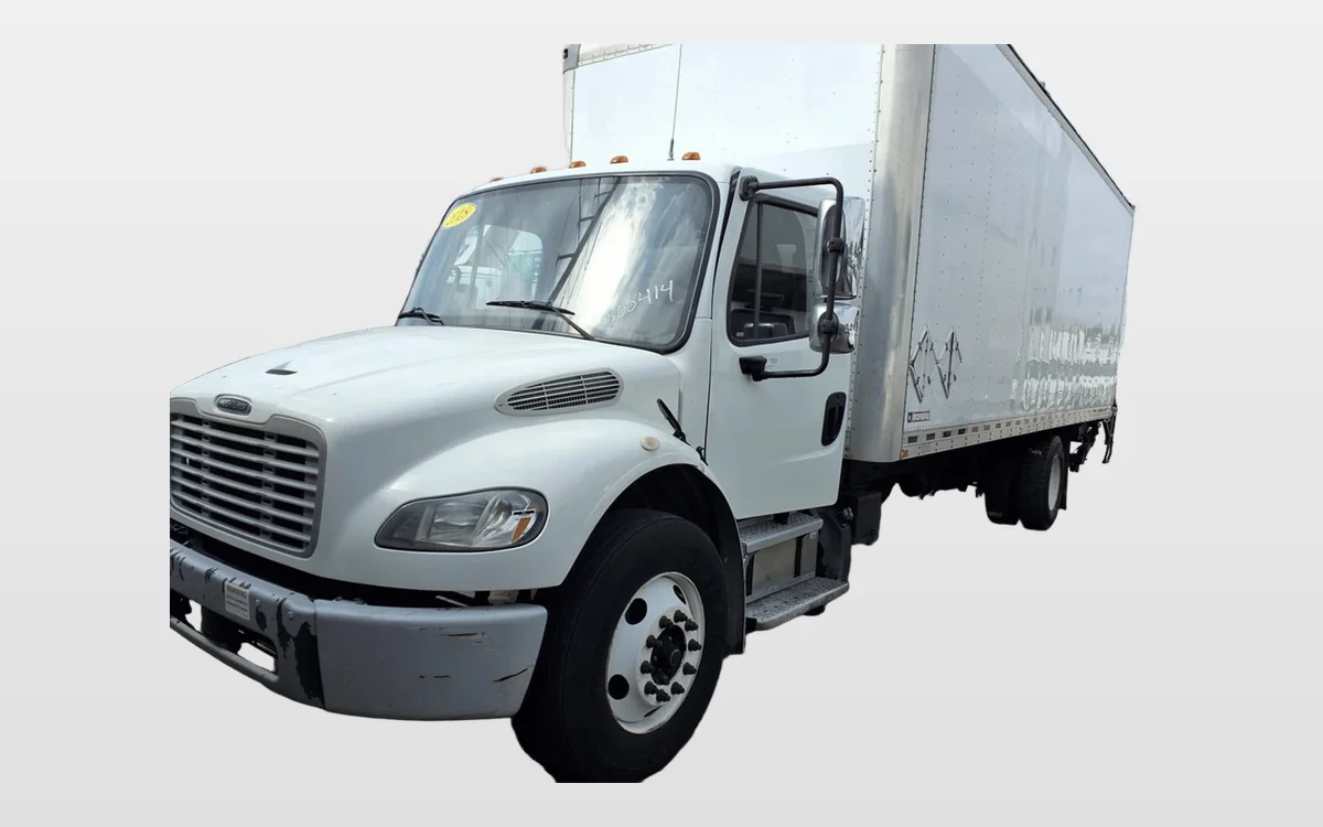 2018 Freightliner M2 106 - image 1