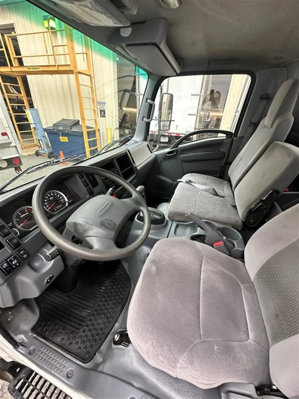 2020 Isuzu NRR - image 7