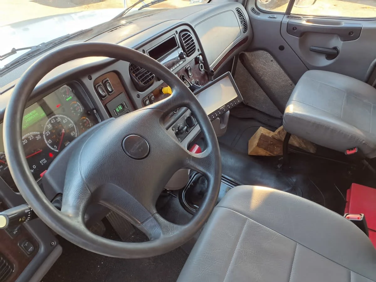 2020 Freightliner M2 106 - image 7