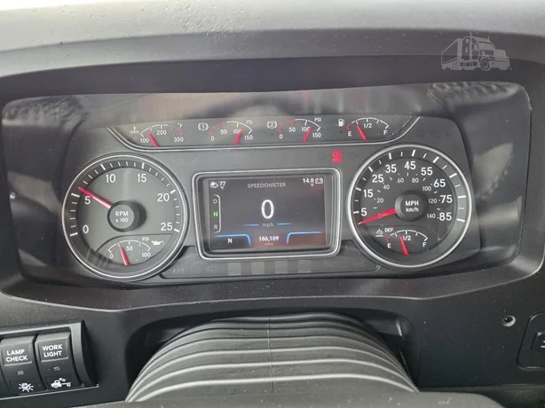 2024 International HX in MN — photo 32