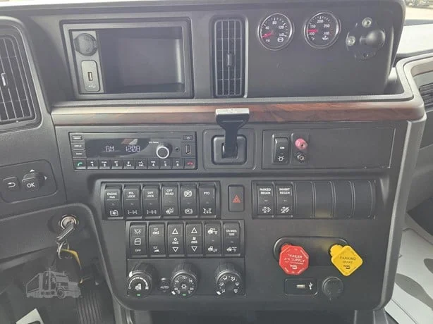 2024 International HX in MN — photo 34