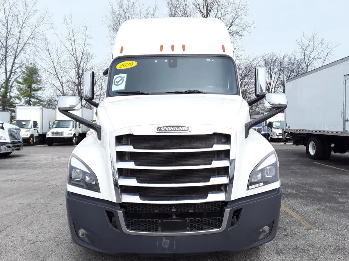 2020 Freightliner Cascadia in Hilliard, OH — photo 2