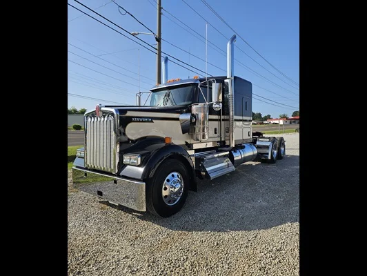 2027 Kenworth W900 in Tupelo, MS — photo 2