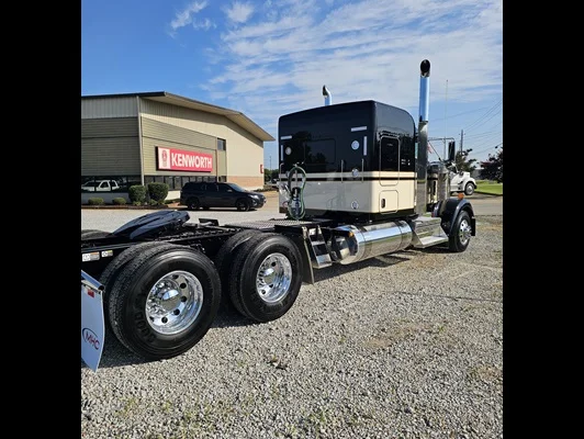 2027 Kenworth W900 in Tupelo, MS — photo 7