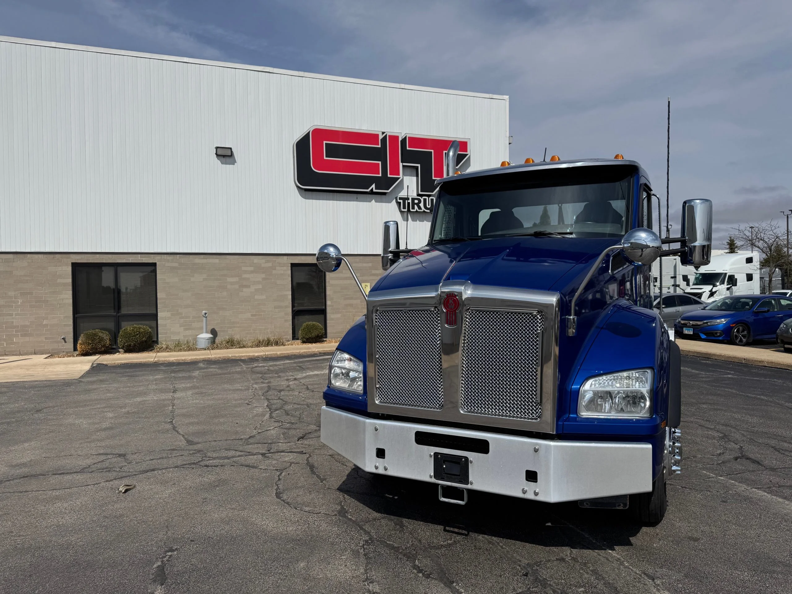 2022 Kenworth T880 - image 2