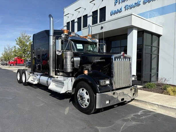 2024 Kenworth W900 in Salt Lake City, UT — photo 2