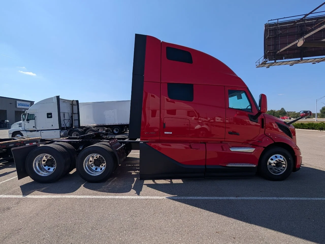 2026 Volvo VNL 860 in Romulus, MI — photo 8