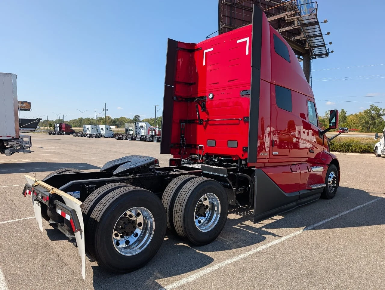 2026 Volvo VNL 860 in Romulus, MI — photo 7