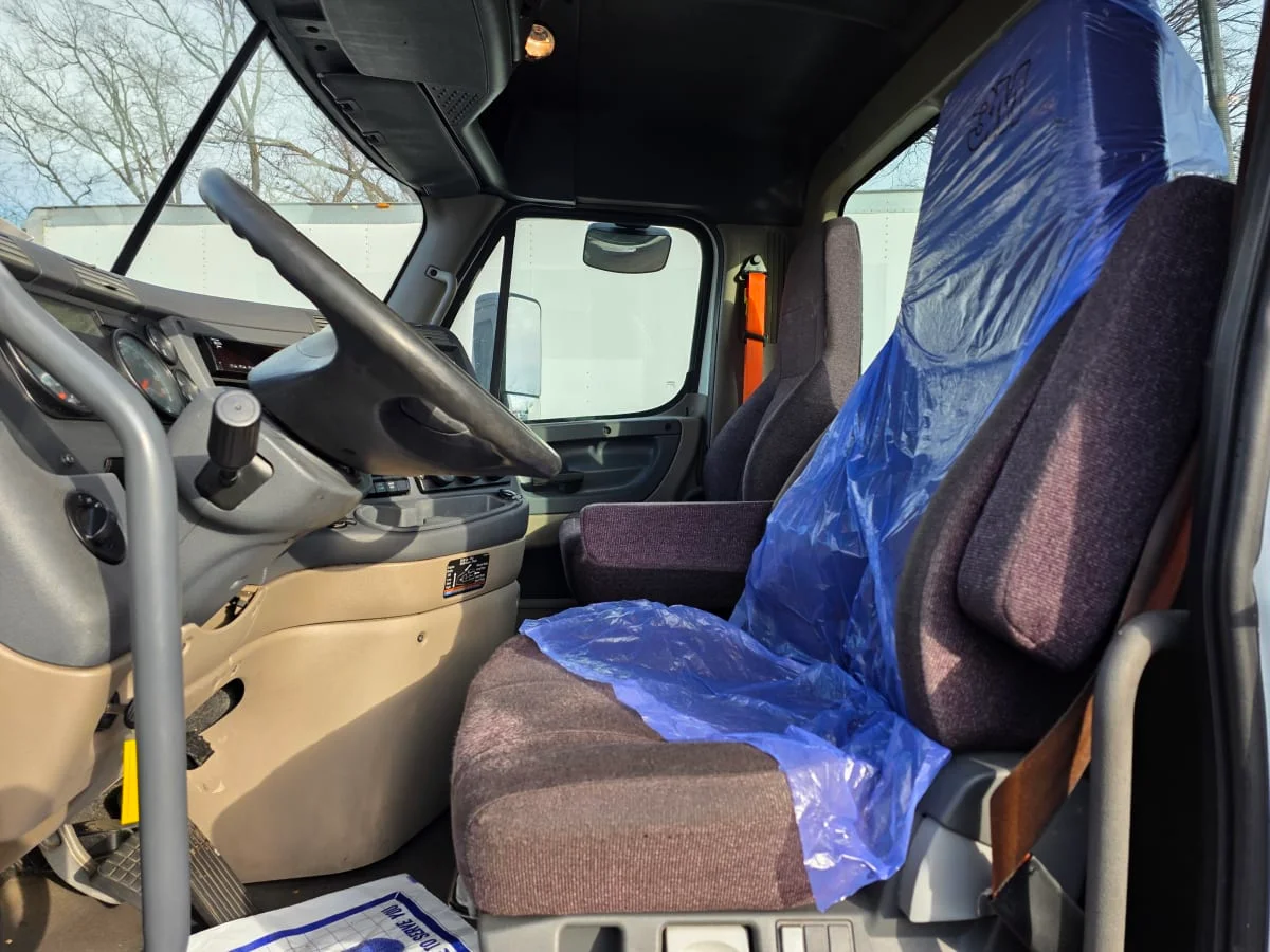 2019 Freightliner Cascadia in Bensalem, PA — photo 7