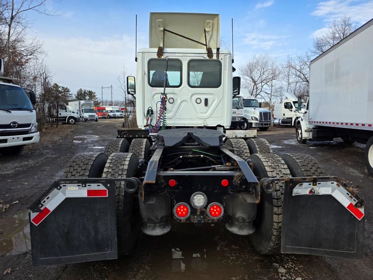 2019 Freightliner Cascadia in Bensalem, PA — photo 5