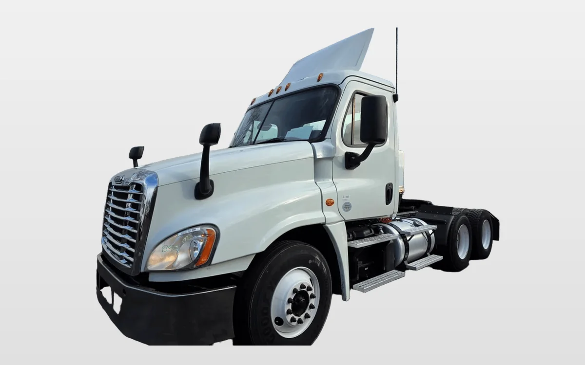 2019 Freightliner Cascadia - image 1