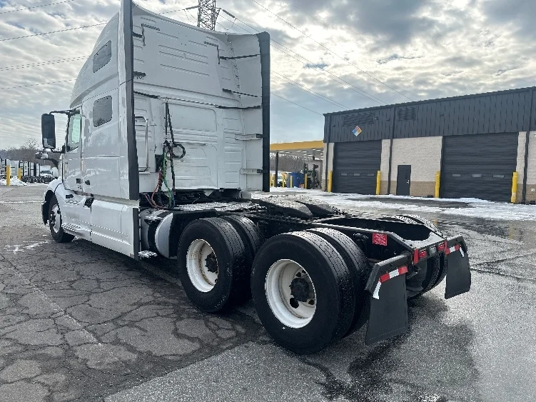 2019 Volvo VNL 760 - image 5