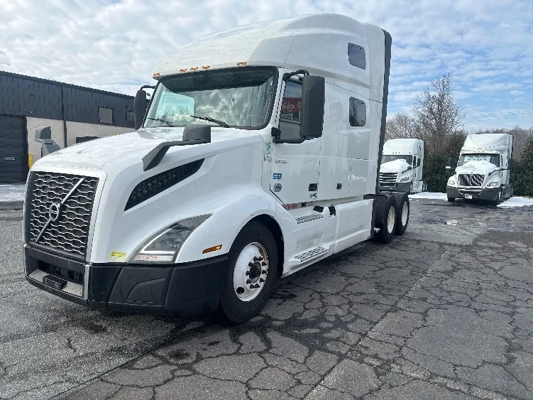 2019 Volvo VNL 760 - image 3