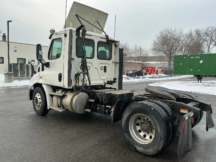 2017 Freightliner Cascadia - image 5