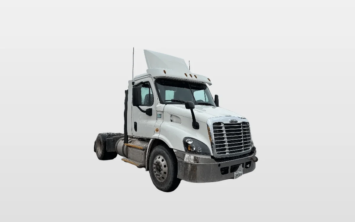 2017 Freightliner Cascadia - image 1