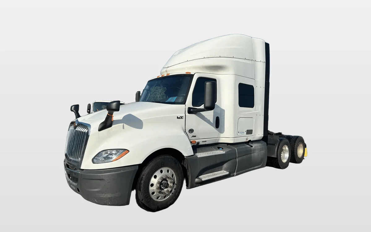 2022 International LT - image 1