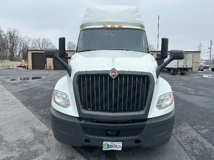 2023 International LT - image 2