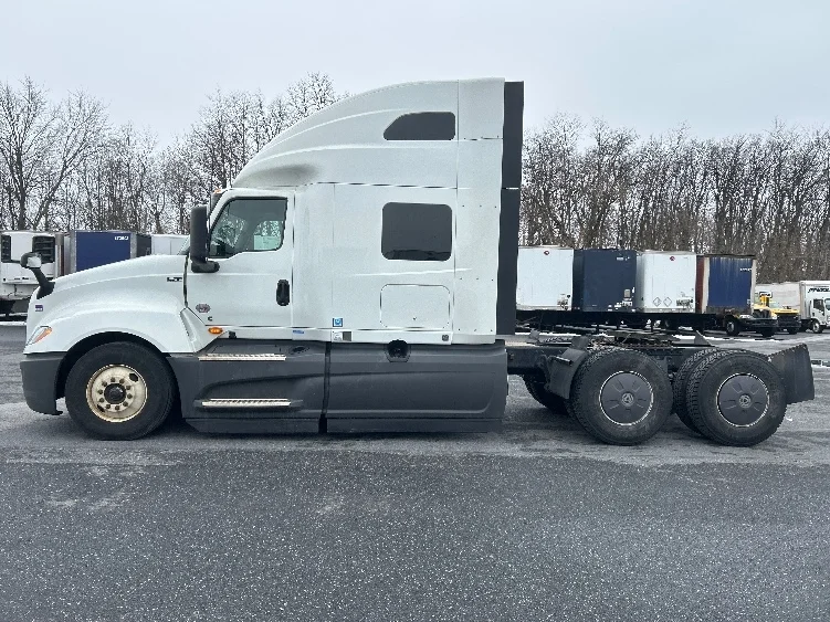 2023 International LT - image 4