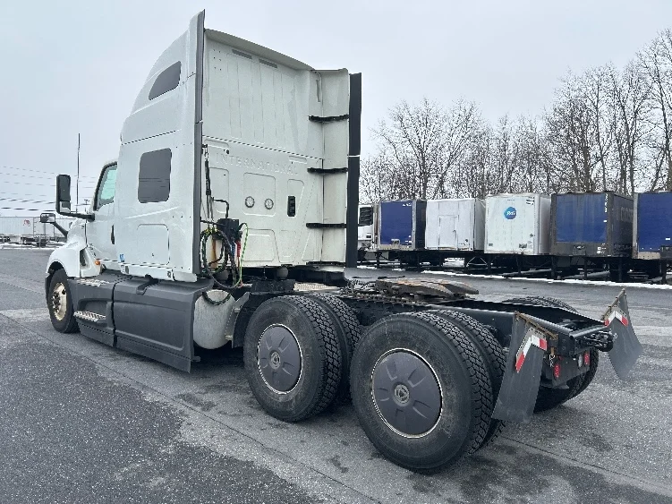 2023 International LT - image 5