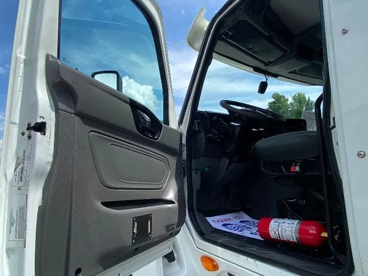 2019 International LT in Cleveland, TN — photo 9