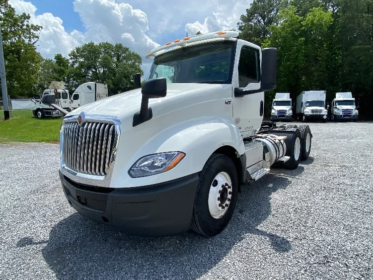 2019 International LT in Cleveland, TN — photo 3