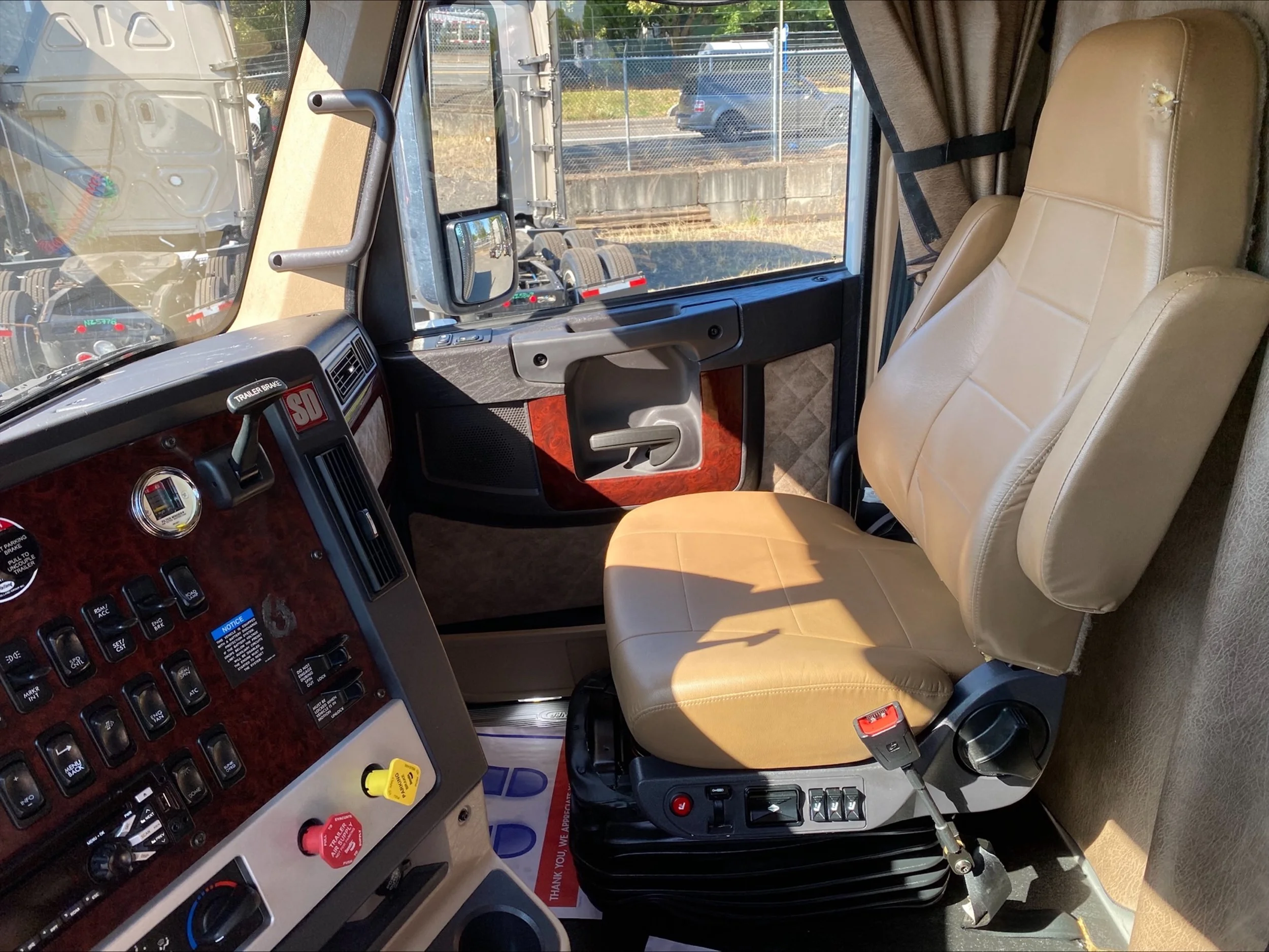 2023 Freightliner 122SD in Portland, OR — photo 13