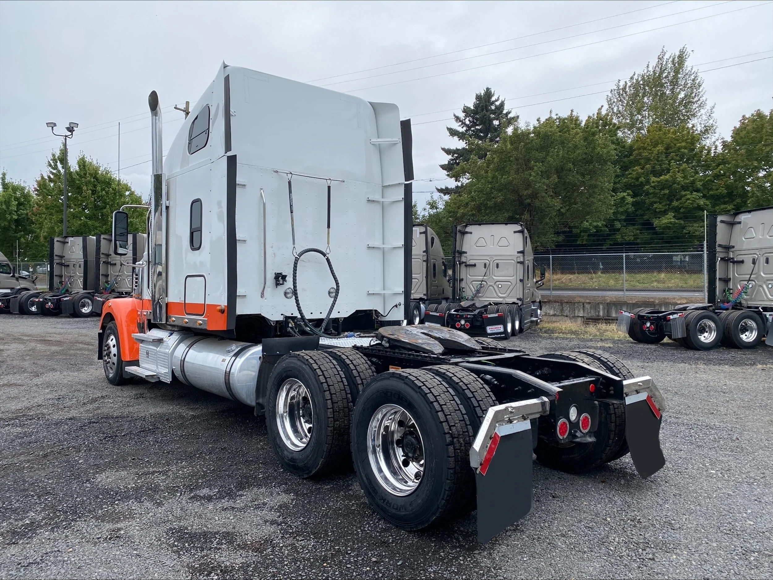 2023 Freightliner 122SD in Portland, OR — photo 3