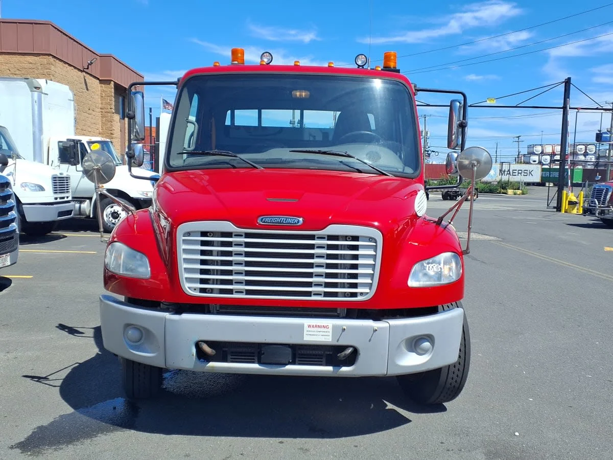 2019 Freightliner M2 106 in Newark, NJ — photo 2