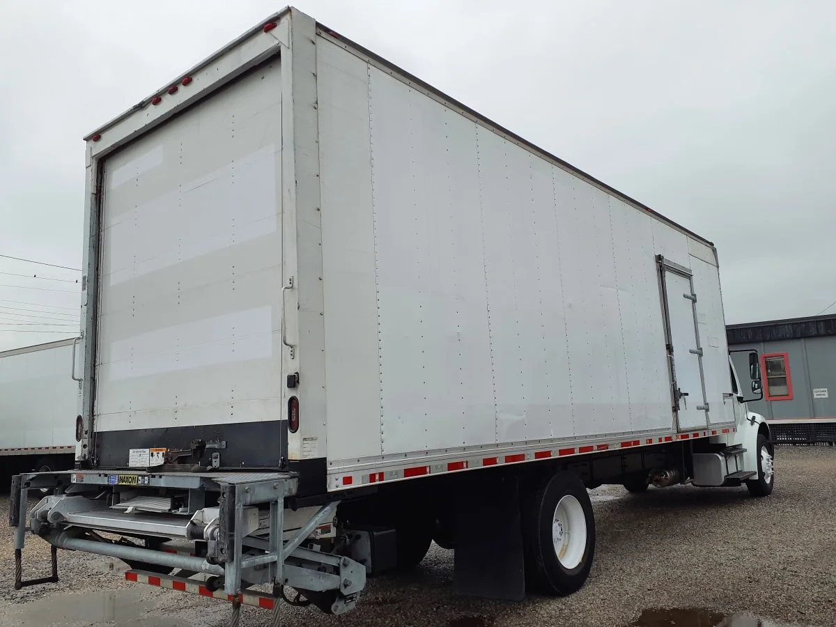 2018 Freightliner M2 106 in St. Rose, LA — photo 4