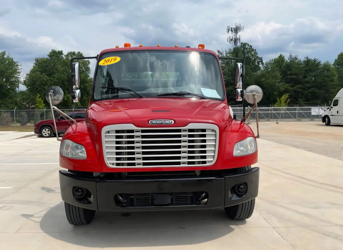 2019 Freightliner M2 106 in Greensboro, NC — photo 2