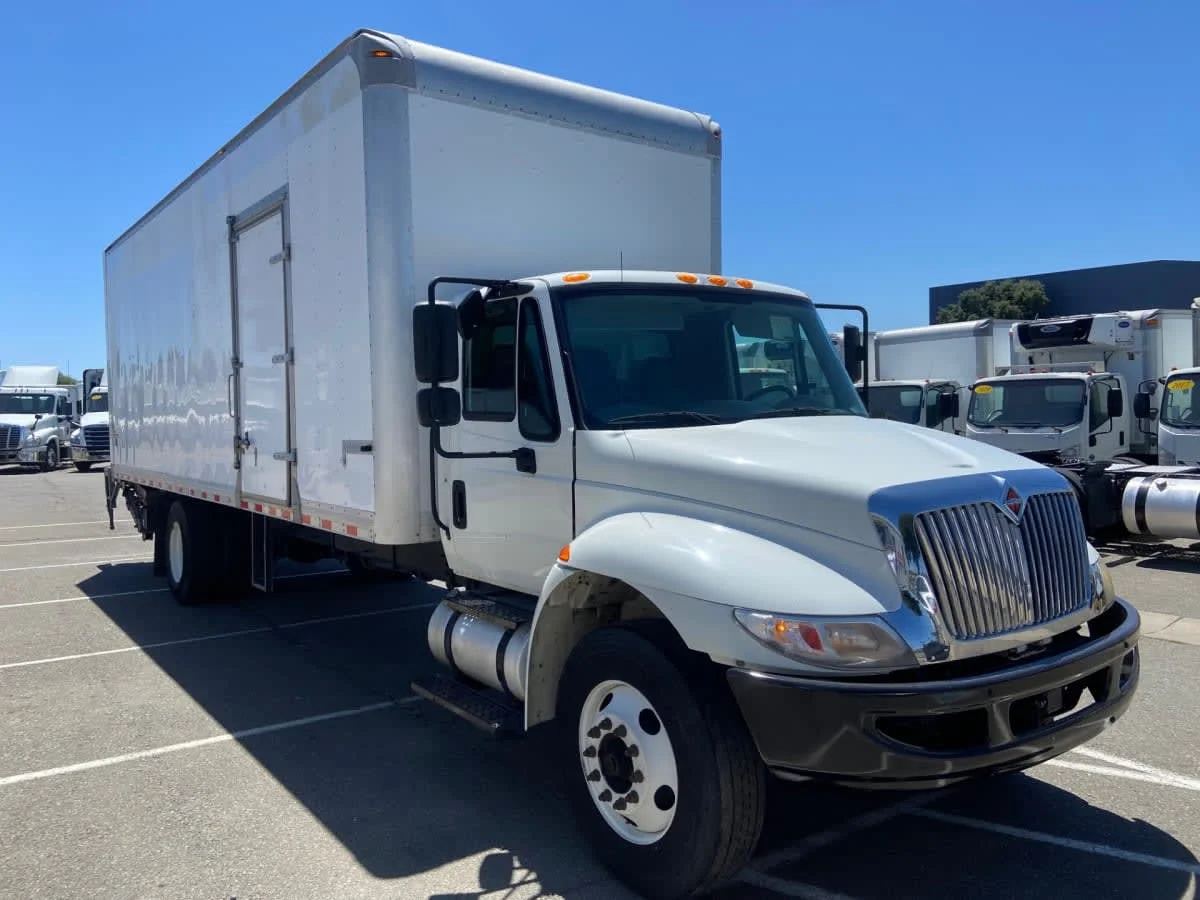 2018 International 4300 in West Sacramento, CA — photo 3