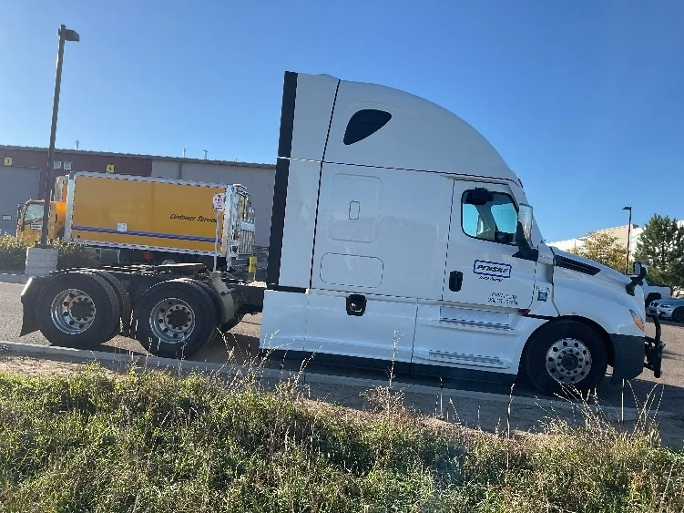 2023 Freightliner Cascadia - image 8