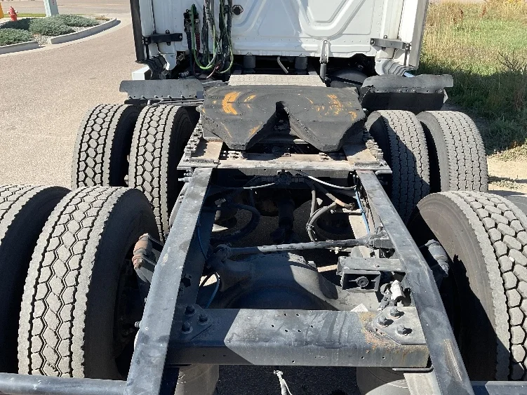 2023 Freightliner Cascadia - image 6