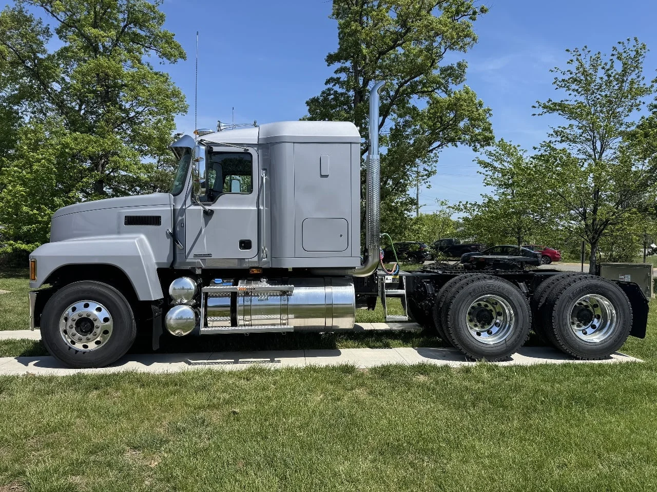 2024 Mack Pinnacle in Gainesville, VA — photo 2